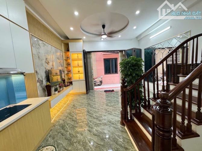 Bán nhà Giáp Bát - Kim Đồng - Vị trí đẹp ngõ Siêu rộng, 56m giá 9.35 tỷ. Kinh doanh, gần p