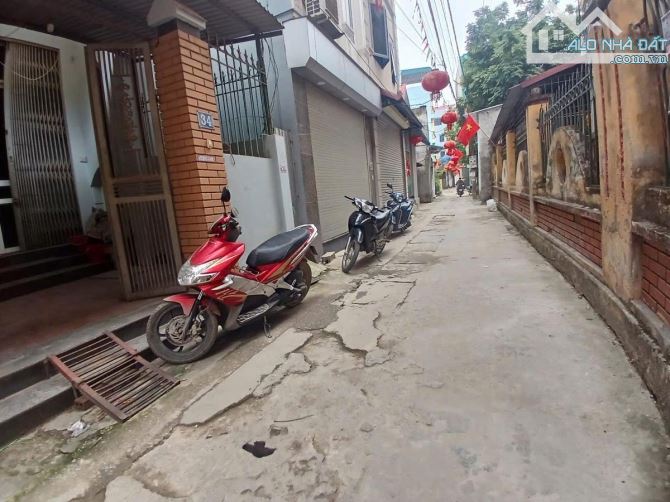 BÁN NHÀ ĐỐC NGỮ ĐỘI CẤN BA ĐÌNH 8TỶ 40m 4TẦNG MT 4m BA GÁC ĐỖ CỬA