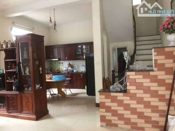 Cho thuê nhà ngõ 48 Ngọc Trì Thạch bàn 52m, 4 tầng, 4 PN, full NT, giá 10 triệu, sát Ô TÔ