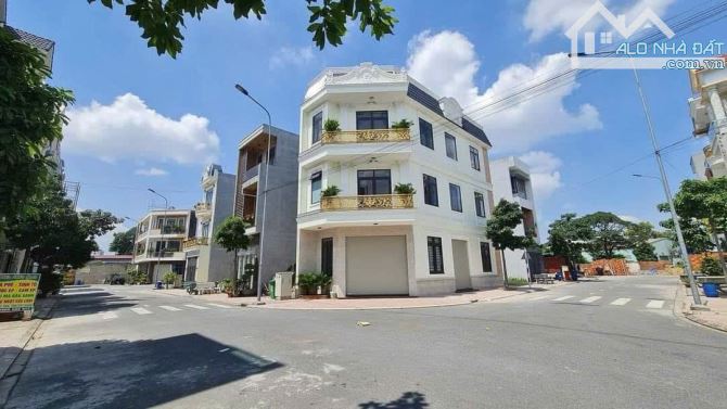 Giảm 800 Triệu Bán Gấp Nhà Góc 2 Mặt Tiền Gần Vincom Dĩ An