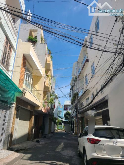 62m2 Nhà cấp 4 tiện xây mới ngay vòng xoay Lê Đại Hành, đường xe hơi nhựa