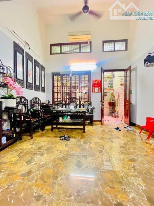 Bán gấp Nhà riêng 9,3 tỷ, 38m2. Trần Khát Chân, Phường Thanh Lương, Hai Bà Trưng, Hà Nội.
