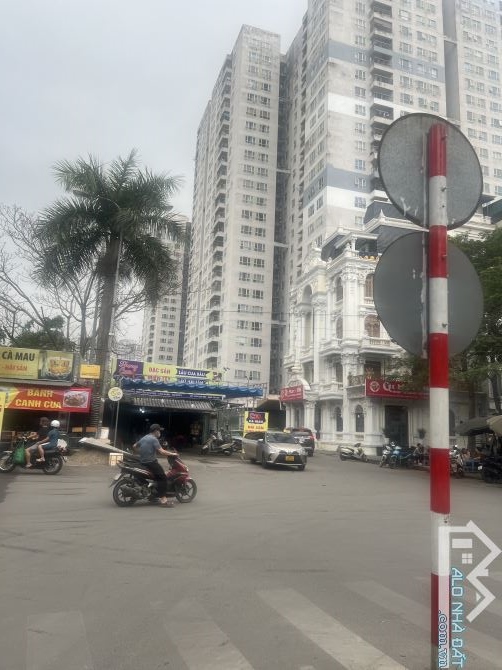 CỰC HIẾM  -Văn Quán - Hà Đông , ô tô vào nhà ,50M 3 tầng MT 5M giá chỉ 11.5 tỷ