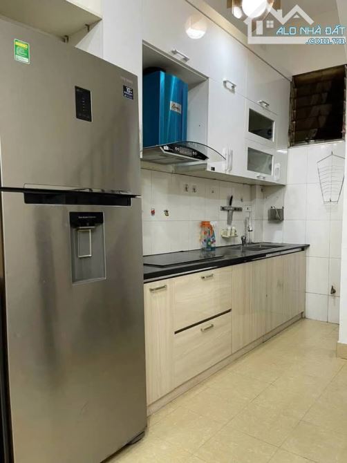 Cho thuê nhà ngõ kinh doanh phố Cầu Giấy 25m x 4 tầng, giá 14tr/tháng