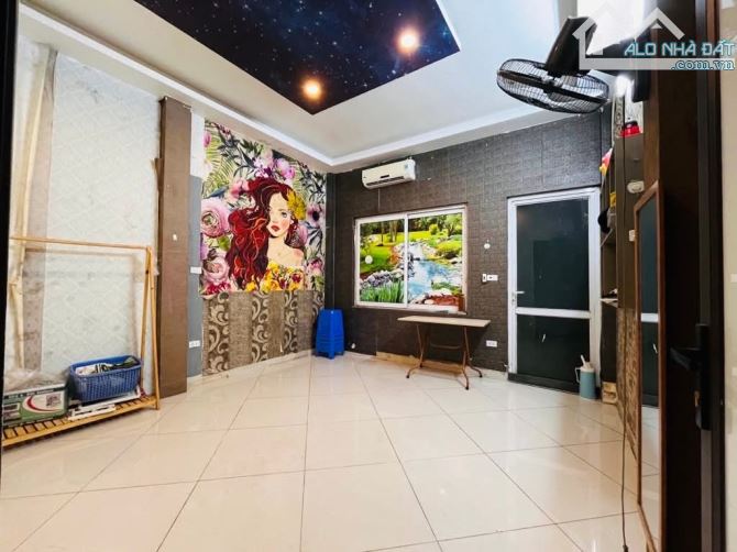 Tân Thụy Long Biên.Dt:62m2 x 5 Tầng.Nội Thất xịn.Ngõ ô tô.chỉ 9,2 tỷ