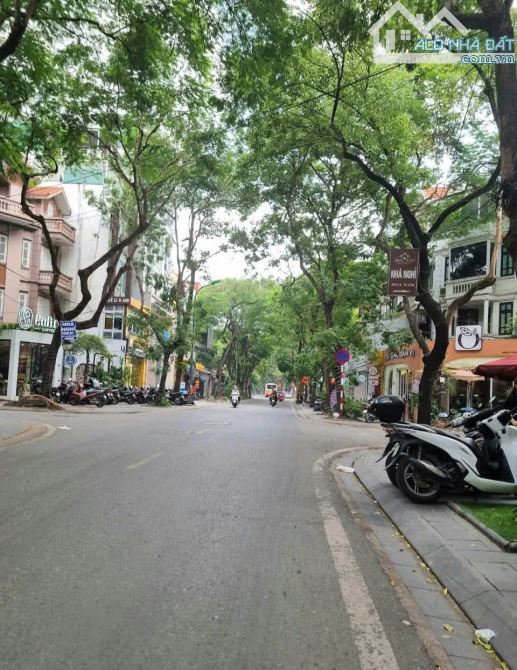 Bán nhà mặt phố Trần Nguyên Đán 60m2, 4 tầng, cho thuê 40 triệu/ tháng, giá 28 tỷ.