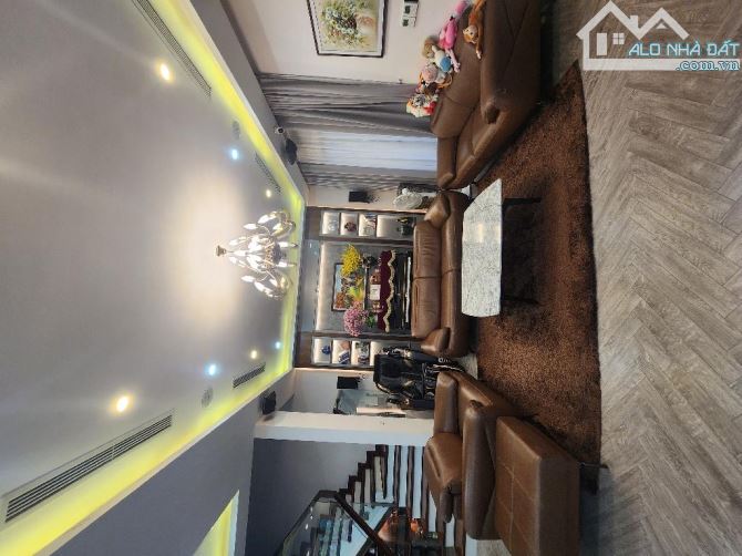 CẦN BÁN NHÀ TÂY SƠN, VIEW HỒ, VỊ TRÍ ĐẮC ĐỊA,  NGÕ THÔNG Ô TÔ, 170 M2, 34 TỶ