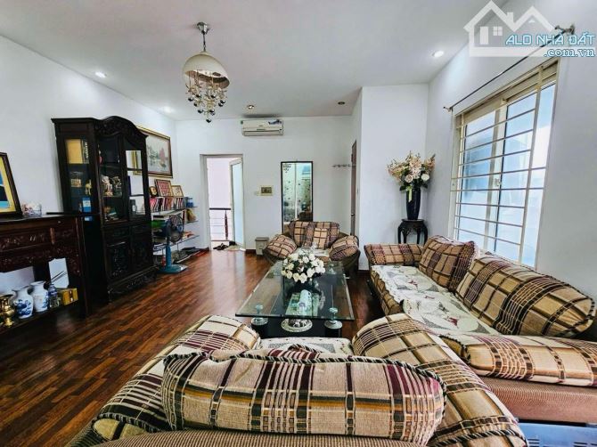 BÁN NHÀ MẶT PHỐ TRÀNG TIỀN – HOÀN KIẾM 	•	Diện tích: 56m² x 2 tầng (tổng 104m²) 	•	Mặt tiề - 1