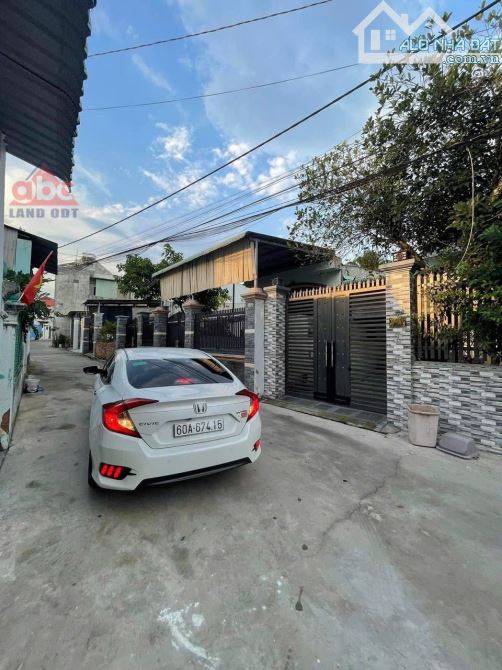 HẠ GIÁ MẠNH ( 3ti2 👉 2tỉ750 )  Bán căn nhà ngay chợ 26 hẻm 2 xe hơi né nhau - 1