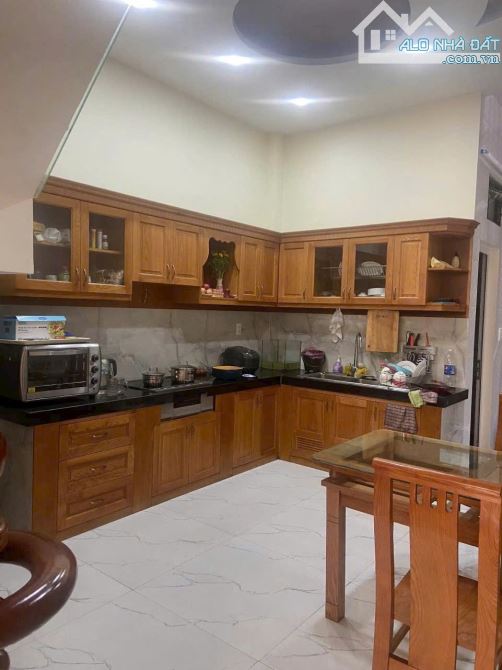 Nhà 3 tầng ngay đường 827, sát vòng xoay Phú Hữu giáp Quận 2. Thuận tiện mua ở đi làm - 1