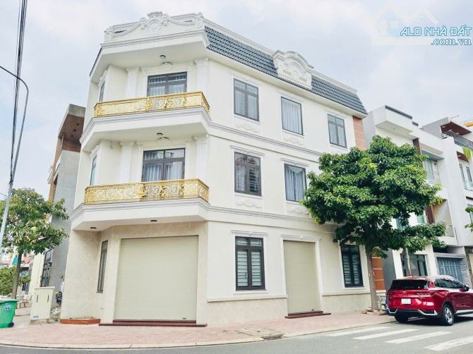 Giảm 800 Triệu Bán Gấp Nhà Góc 2 Mặt Tiền Gần Vincom Dĩ An - 1