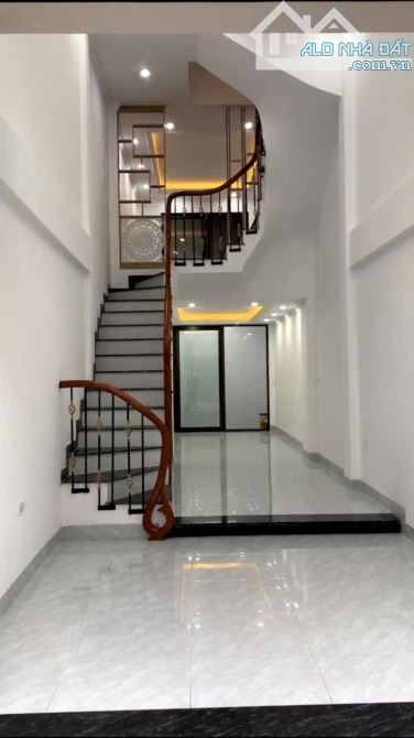 Nhà đẹp mới Vĩnh Quỳnh Thanh Trì xây độc lập 40m 5 tầng giá chỉ 3,75 tỷ - 1
