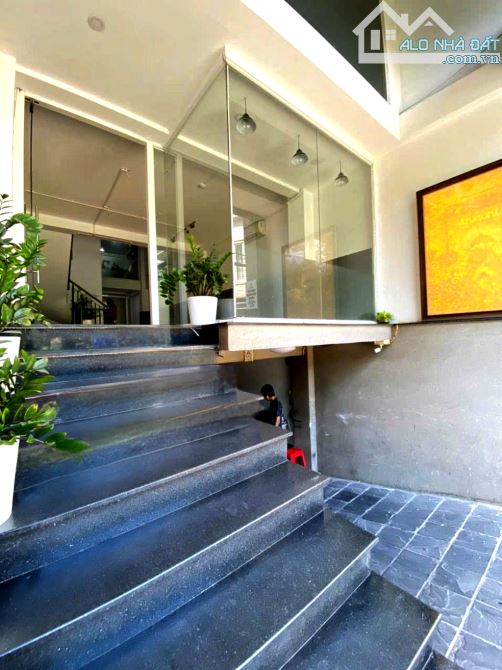 GẤP! BÁN TÒA NHÀ 8 TẦNG NGUYỄN THỊ MINH KHAI, QUẬN 1 – THU NHẬP 5.500 USD/THÁNG . - 1