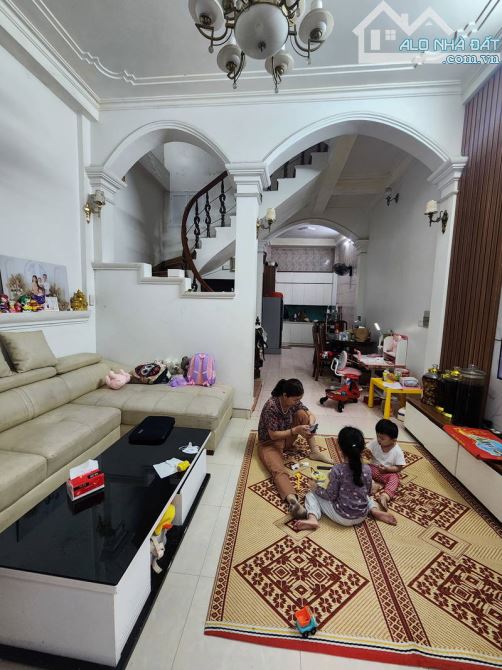 Siêu hiếm nhà phố Nguyễn Chính cách 1 nhà ra phố. 42m. 3tầng. Chỉ hơn 5tỷ. - 1