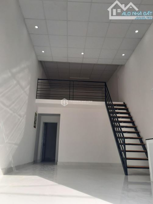 BÁN NHÀ CẤP 4 ĐƯỜNG NGÔ QUYỀN, HẺM OTO 4M - GIÁ 4,2 TỶ ( NGANG 4M , 42M2 ) - 1