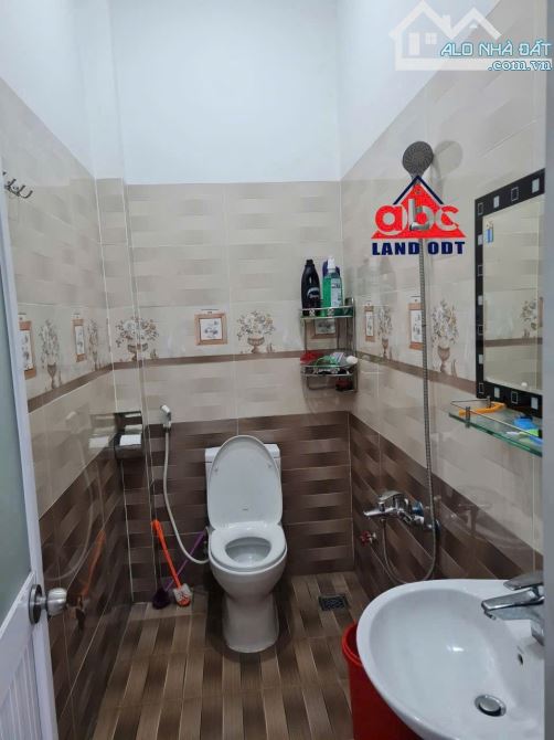 Hơn 80m2 Sổ Hồng Riêng Full Thổ Cư , Gốc 2 Mặt Tiền - 2