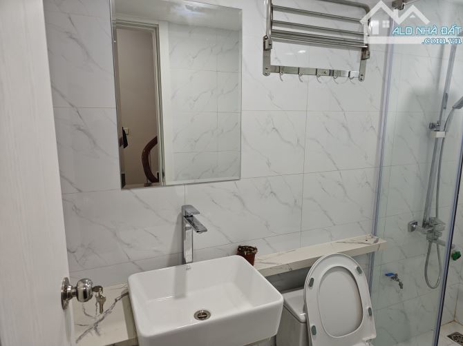 Bán nhà gần hồ Thành Công, ngõ rộng thẳng, 20m ra phố oto tránh, full nội thất đẹp 6 tầng - 2