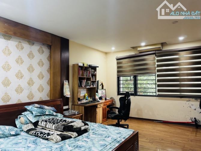 NGÕ NÔNG GẦN PHỐ - NHÀ DÂN XÂY - KHUNG CỘT CHẮC CHẮN 194 Đội Cấn 45 m 4 tầng 3 ngủ 9.1 tỷ. - 2