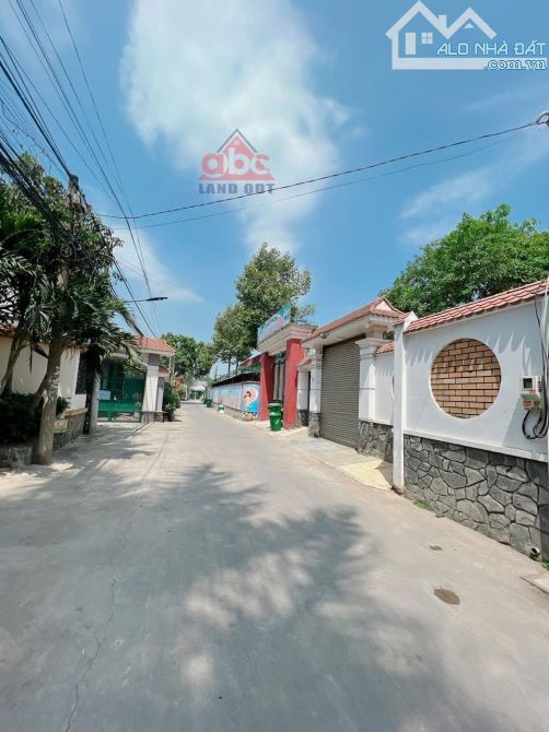 HẠ GIÁ MẠNH ( 3ti2 👉 2tỉ750 )  Bán căn nhà ngay chợ 26 hẻm 2 xe hơi né nhau - 2
