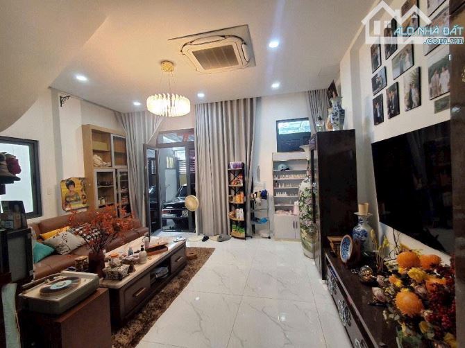 TRẦN XUÂN SOẠN - P.TÂN KIỂNG - QUẬN 7 2 MT HẺM XE TẢI - NGANG 7.2M - 3 TẦNG BTCT - 2