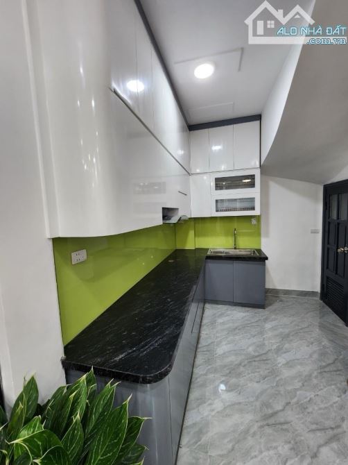 BÁN NHÀ TRUNG KÍNH CẦU GIẤY 9TỶ 40m 5T MT4m NGÕ NÔNG GẦN PHỐ NHÀ ĐẸP Ở NGAY - 2