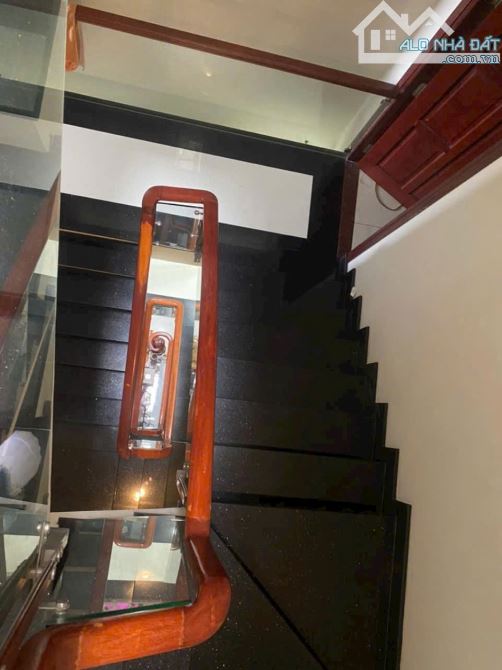Nhà 3 tầng ngay đường 827, sát vòng xoay Phú Hữu giáp Quận 2. Thuận tiện mua ở đi làm - 2