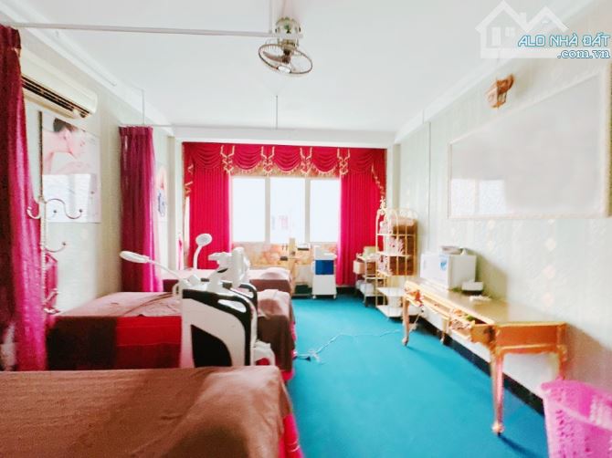 Cần bán nhà mặt tiền mới đẹp 3 lầu 1 sân thượng đường Hoàng Văn Thụ, Phú Nhuận - 2