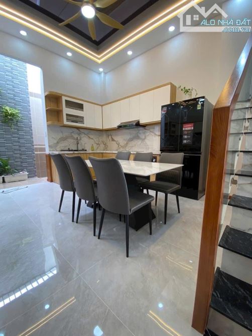 QUẬN 7 BÁN NHÀ XÂY MỚI 2 LẦU GIÁ CHỈ 6.9 TỶ ngay cạnh ngã tư Nguyễn Thị Thập 4x15m - 2