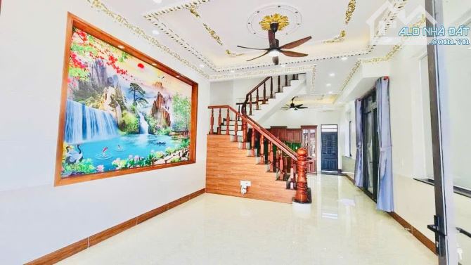 Giảm 800 Triệu Bán Gấp Nhà Góc 2 Mặt Tiền Gần Vincom Dĩ An - 2