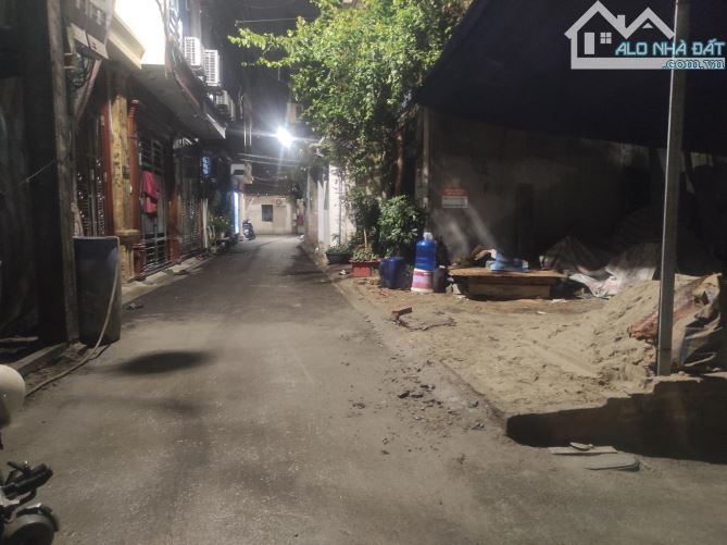 Bán 60m2  đất lô góc tại Yên Viên mặt tiền 5.4m,ô tô vào nhà, không quy hoạch, giá 5.2tỷ - 2