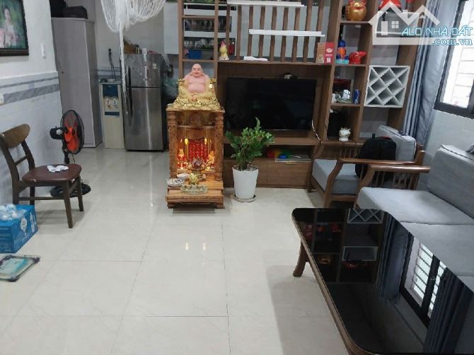 Bán nhà c4 vào ở  liền 75m2 ngang 8m ngày chợ Hòa Cường Bắc - 2