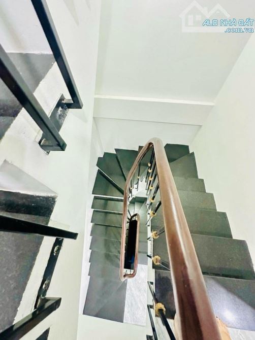 HOÀNG CẦU - BÁN NHÀ MỚI 7 TẦNG - THANG MÁY - CHO THUÊ TẦNG 1,2,3 200TRIỆU/NĂM - FULL NỘI - 2