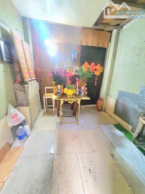 DUY NHẤT-2,35 TỶ CÓ NHÀ SỔ RIÊNG ĐỐNG ĐA 15m2x3 TẦNG NGÕ THÔNG 3 GÁC, GẦN Ô TÔ, GẦN HỒ - 2