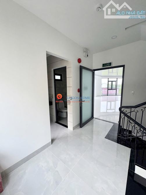 Cho Thuê Tòa Nhà văn phòng góc 2 mặt tiền Quận 2 Hầm 4 lầu trống suốt 800m2 - 3