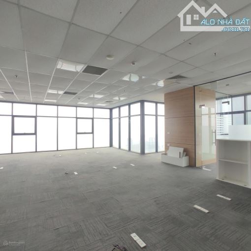 Cần bán tòa văn phòng lô góc Phố Duy Tân, Cầu Giấy. DT 685m2 x 10T, MT 20m. Dòng tiền cho - 3