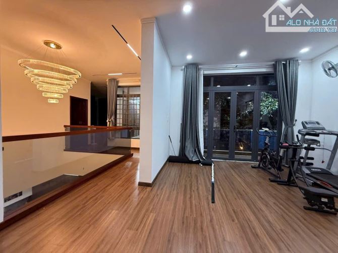 BÁN NHÀ MẶT TIỀN HÙNG VƯƠNG 3 LẦU - DTSD: 1500m2 - H: ĐÔNG NAM - 27 TỶ - 3