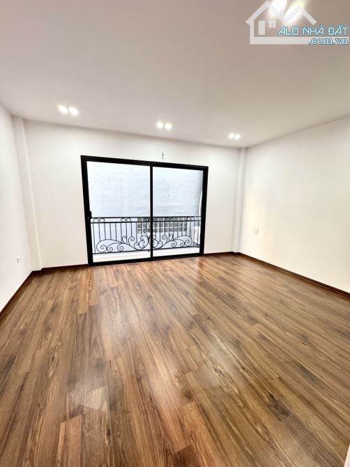 PHÂN LÔ CỔ LINH - 35M x 5 TẦNG - HƠN 5 TỶ - NHÀ MỚI ĐẸP - FULL NỘI THẤT - Ô TÔ ĐỖ CỔNG - 3