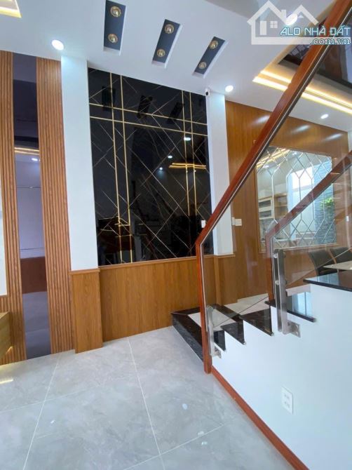QUẬN 7 BÁN NHÀ XÂY MỚI 2 LẦU GIÁ CHỈ 6.9 TỶ ngay cạnh ngã tư Nguyễn Thị Thập 4x15m - 3