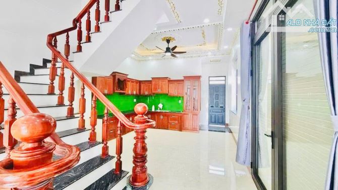 Giảm 800 Triệu Bán Gấp Nhà Góc 2 Mặt Tiền Gần Vincom Dĩ An - 3