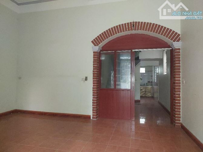 Bán nhà 3 tầng 62m2, mặt tiền 5.4m, ô tô đỗ cửa, ngõ thông, phong thủy tốt, giá 3.58 tỷ - 3