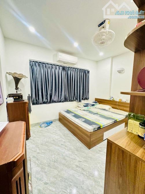 HOÀNG CẦU - BÁN NHÀ MỚI 7 TẦNG - THANG MÁY - CHO THUÊ TẦNG 1,2,3 200TRIỆU/NĂM - FULL NỘI - 3