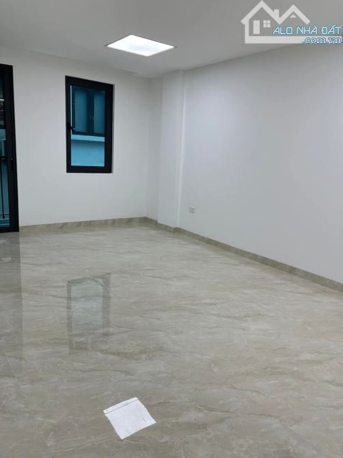 Phân lô vip đường đôi Trung Kính cách phố 25m. Giá 23 tỷ, dt 65m2x5t đẹp; 2 thoáng; nội - 3