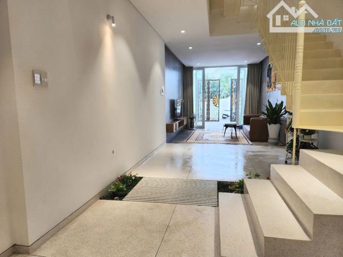Nhà 3 Tầng Kiệt Oto 6m - Cách đường 80m Sát Biển Nguyễn Tất Thành- Hoà Minh - 3