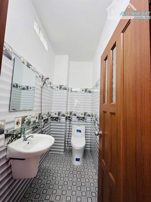 HẺM 3.5M -  SÁT MẶT TỀN PHẠM VĂN ĐỒNG - 37M2 NGANG CHUẨN 4M 3 TẦNG - NỞ HẬU - 4