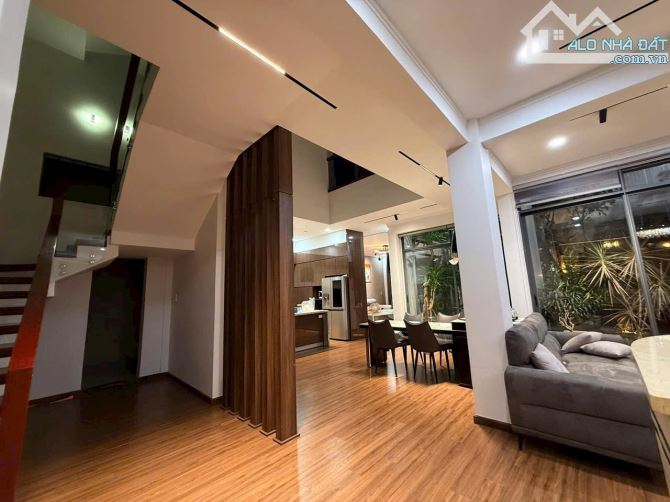 BÁN NHÀ MẶT TIỀN HÙNG VƯƠNG 3 LẦU - DTSD: 1500m2 - H: ĐÔNG NAM - 27 TỶ - 4