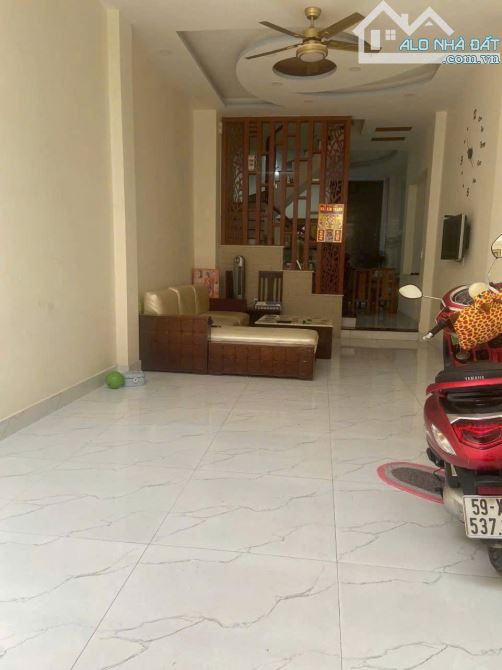 Nhà 3 tầng ngay đường 827, sát vòng xoay Phú Hữu giáp Quận 2. Thuận tiện mua ở đi làm - 4