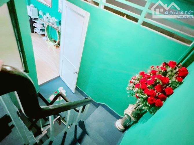 Cần bán nhà mặt tiền mới đẹp 3 lầu 1 sân thượng đường Hoàng Văn Thụ, Phú Nhuận - 4