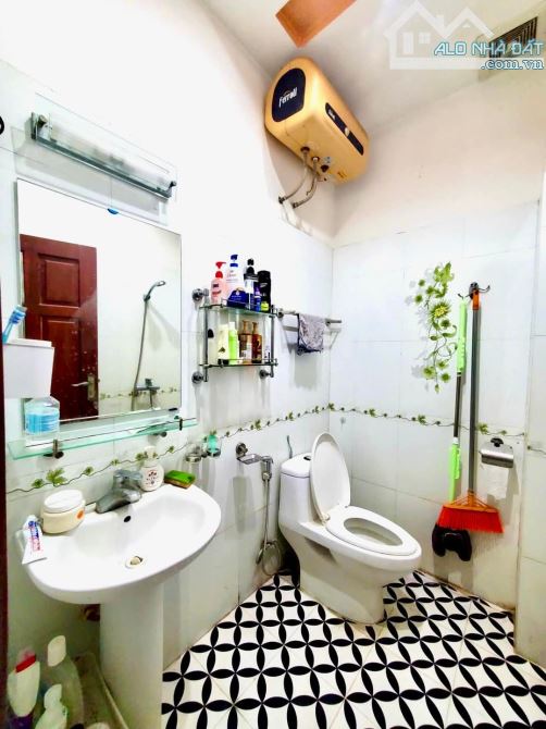 Ngõ hơn 4m - Cách mặt phố Chính Kinh chỉ vài bước chân – Chào 13tỷ diện tích 50m2 - 4