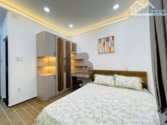 Bán nhà 2 tầng, 48m2 ngay Lê Văn Sỹ, Quận 3. Giá: 3 Tỷ 220. SHR, tiện kinh doanh. Hẻm 4m - 5