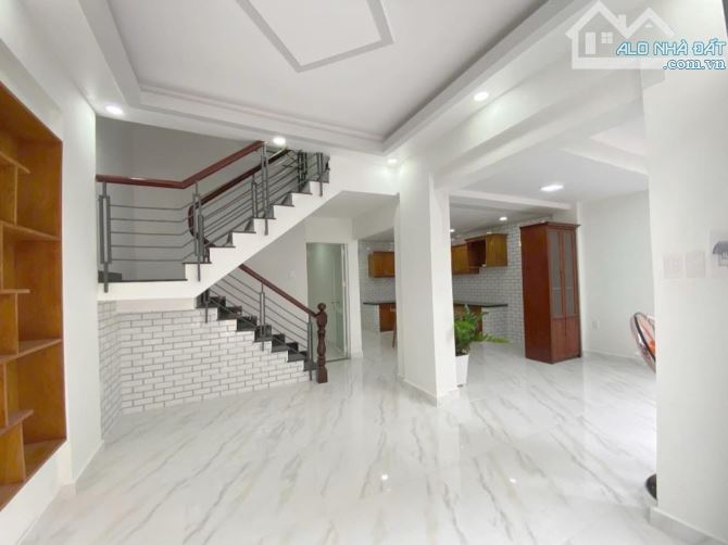 CHỈ 5TỶ - BÌNH TÂN - GIÁP TÂN PHÚ - 7 x 11 - 3TẦNG - 8P.NGỦ - 5